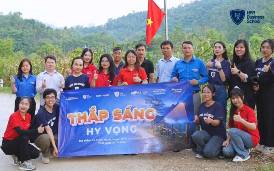 HÀNH TRÌNH "THẮP SÁNG HY VỌNG" - MANG ÁNH SÁNG ĐẾN NHỮNG NẺO ĐƯỜNG XA XÔI