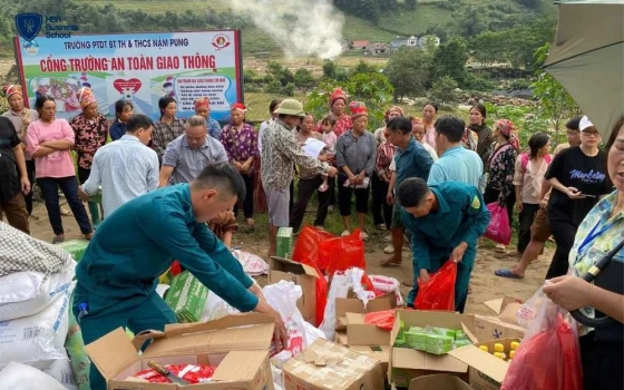 Những vật dụng nhu yếu phẩm đã tới tay bà con Lào Cai